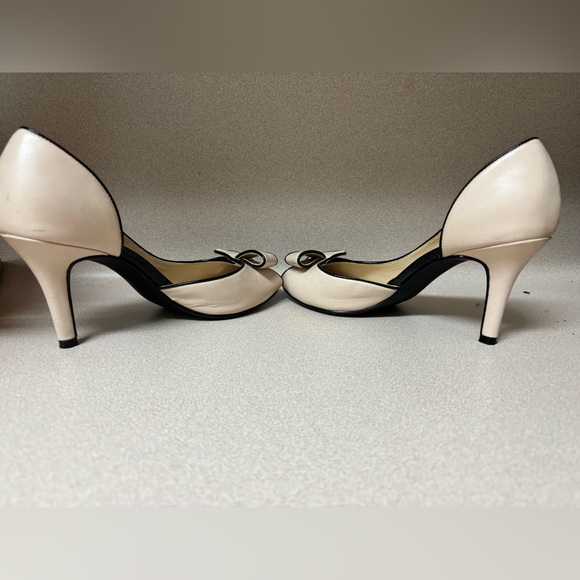 Coach and Four Cream/black heels - Picture 5 of 9